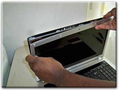 Замена экрана ноутбука Samsung в Твери
